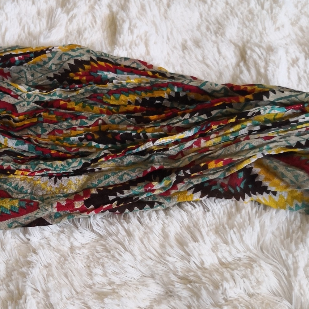 Geometric pattern scarf - Picture 4 of 5
